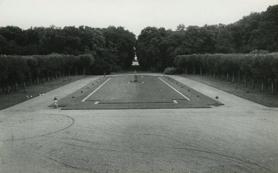 Château de Leugny : Grande perspective sud, vue générale