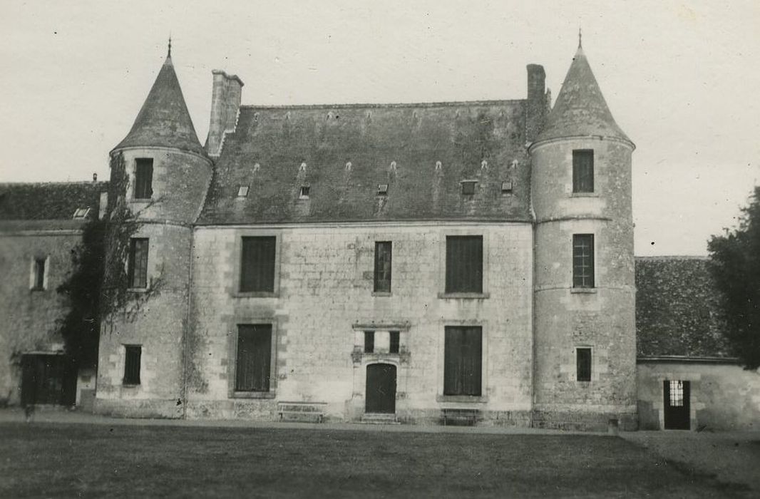 Château de la Michelinière : Façade ouest, vue générale