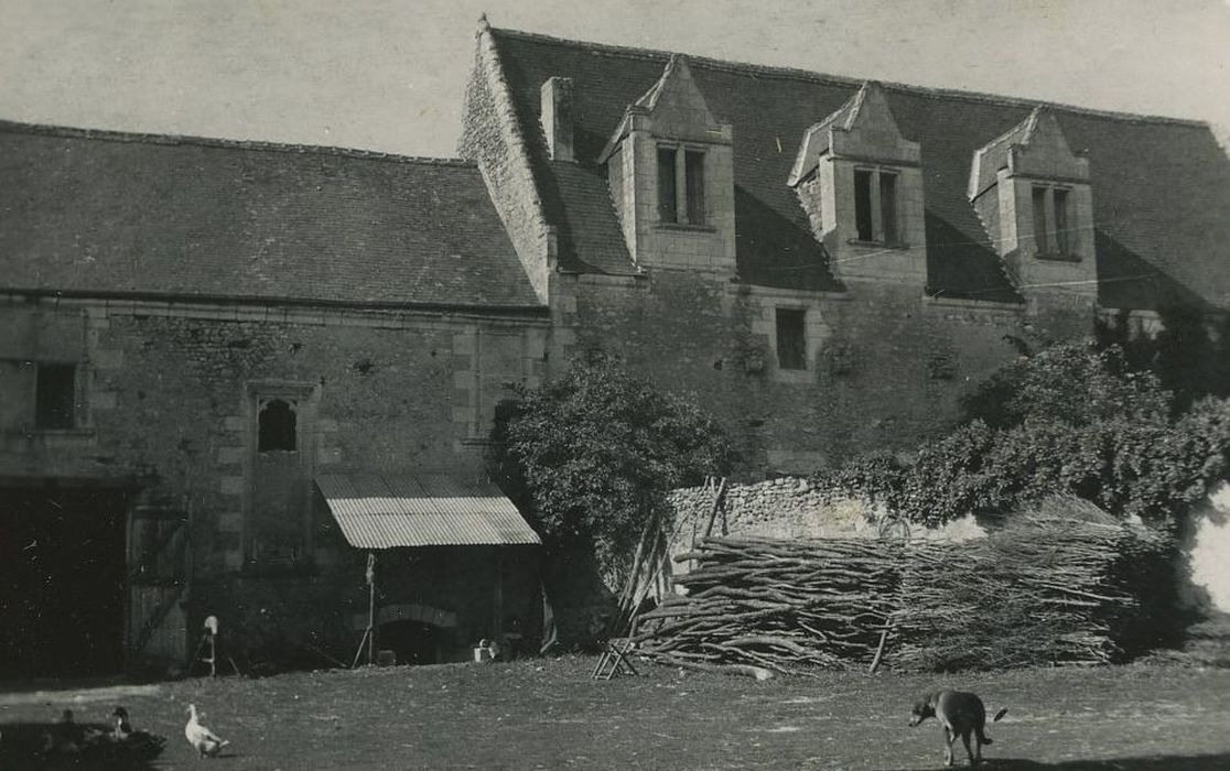 Château de la Folaine : Aile ouest, façade est, vue partielle