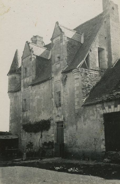 Château de la Folaine : Bâtiment sud, façade nord, vue générale