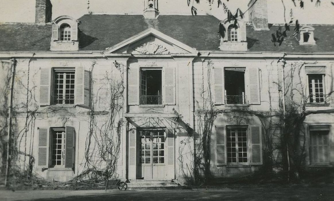 Château de la Rochefuret : Façade sud, vue partielle