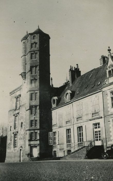 Château de Beaumont : Façade est, vue partielle