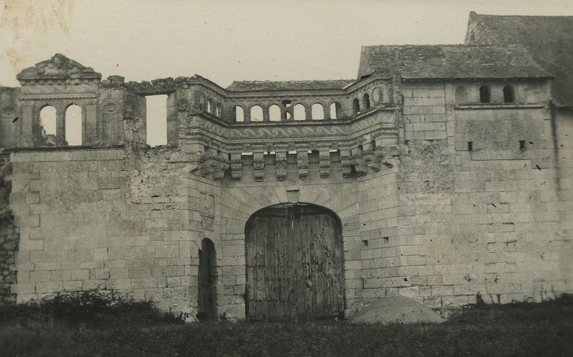 Ancien manoir de la Courtinière : Façade ouest, vue générale