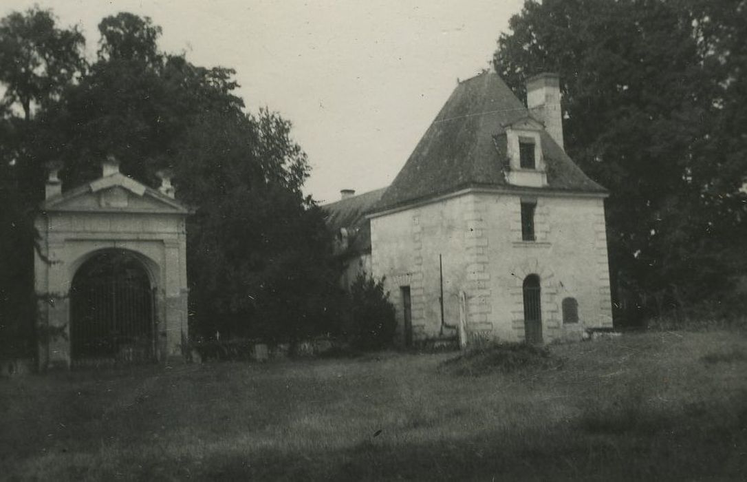 Château de Velors : Pavillon nord-ouest (pavillon des bains), vue générale