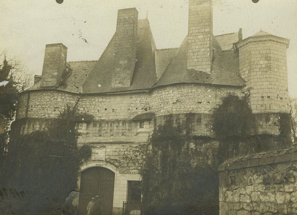 Château : Porterie, façade nord-est, vue générale