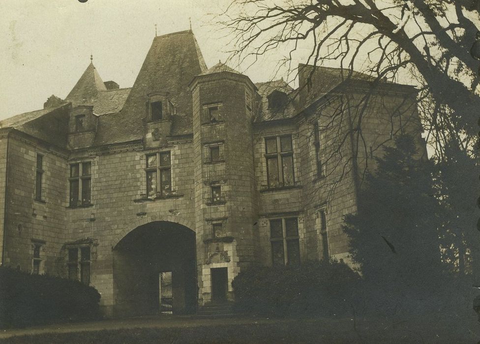 Château : Porterie, façade ouest, vue générale