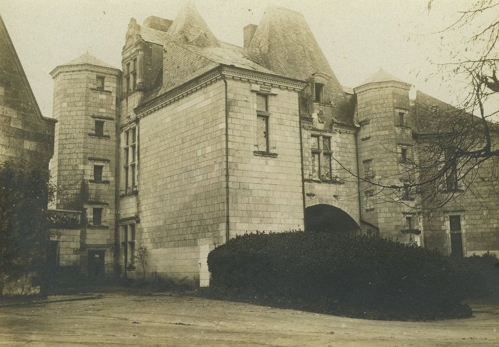 Château : Porterie, ensemble ouest, vue générale