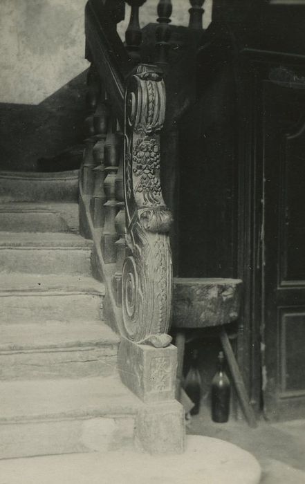 Manoir de la Baillardière : Escalier principal, détail