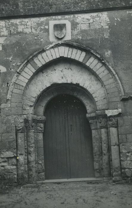 Eglise Saint-Jean-Baptiste : Portail occidental, vue générale