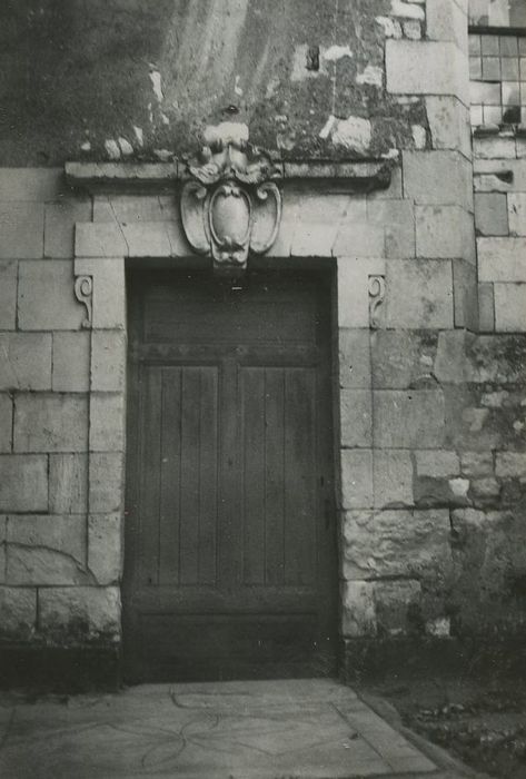 Eglise Saint-Jean-Baptiste : Porte sud, vue générale