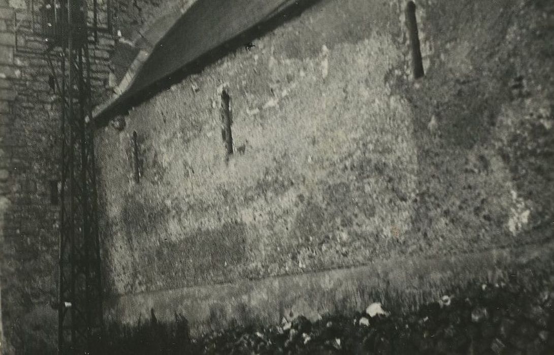 Eglise Saint-Martin : Façade latérale nord, vue partielle