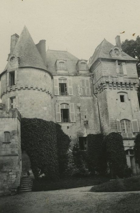 Château : Façade est, vue générale