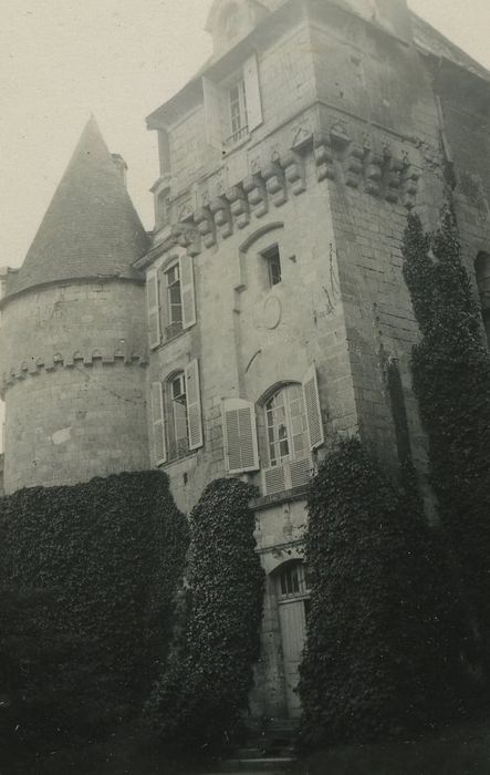 Château : Façade est, vue partielle