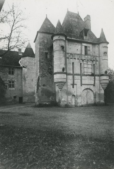 Château de Rouvray : Châtelet, façade nord, vue générale