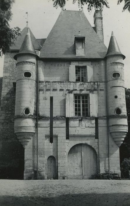 Château de Rouvray : Châtelet, façade nord, vue générale