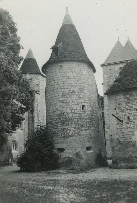 Château de Rouvray : Tour nord-est, vue générale