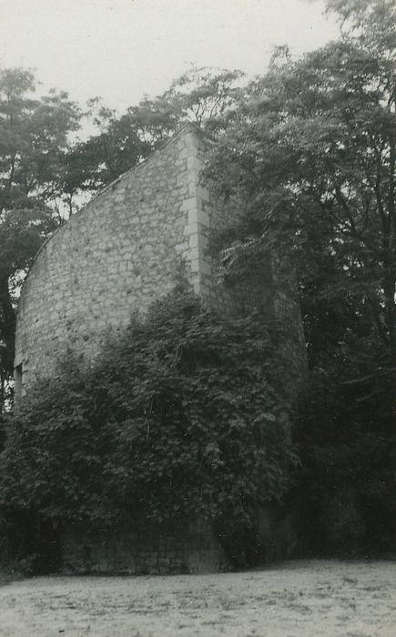 Château de Rouvray : Tour nord-ouest, vue générale