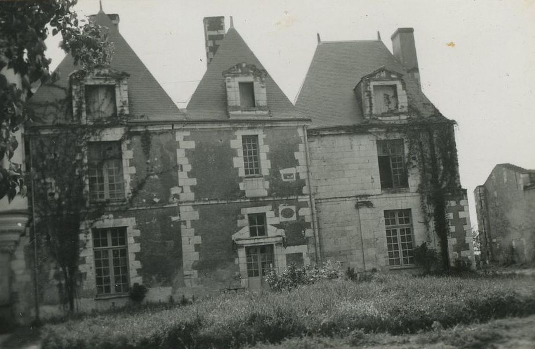 Château de la Pataudière : Façade est, vue partielle