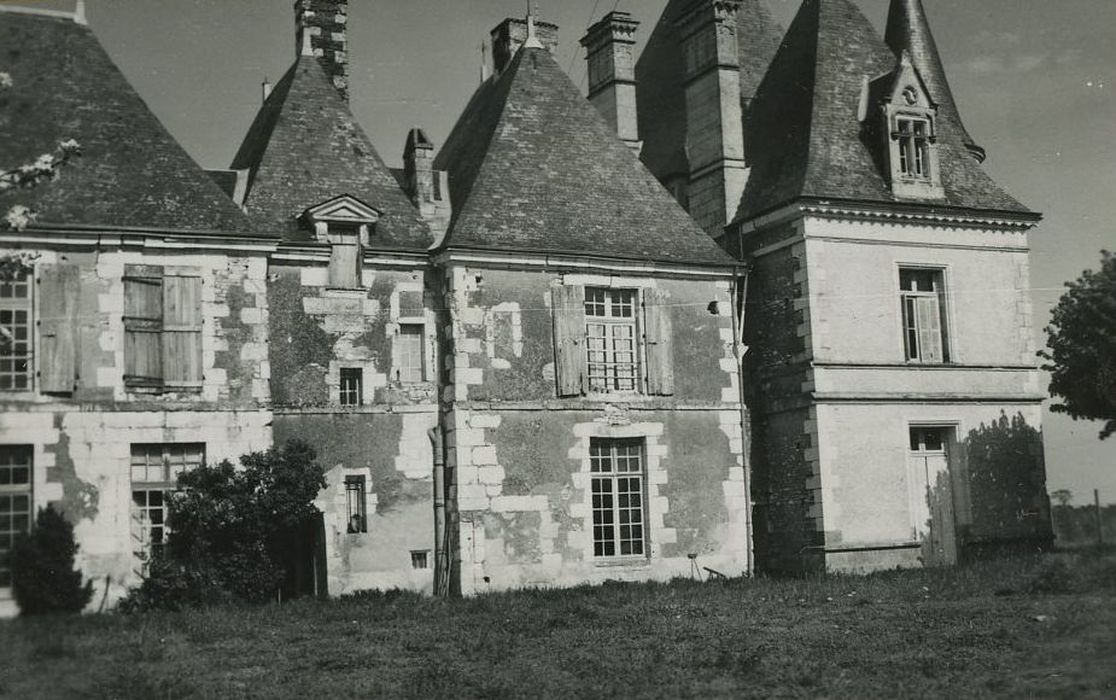 Château de la Pataudière : Façade ouest, vue partielle