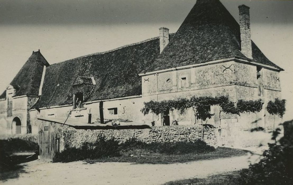 Manoir du Mesnil : Façade ouest, vue générale