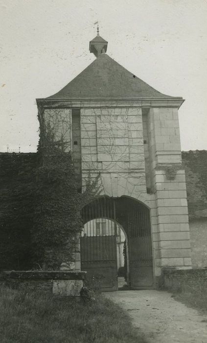 Château du Verger : Châtelet, façade nord, vue partielle