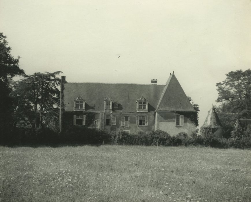 Château de Chéniers : Ensemble est, vue générale