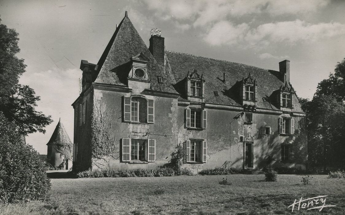 Château de Chéniers : Façade ouest, vue générale