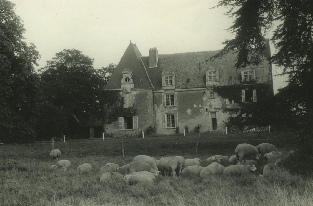 Château de Chéniers : Façade ouest, vue générale