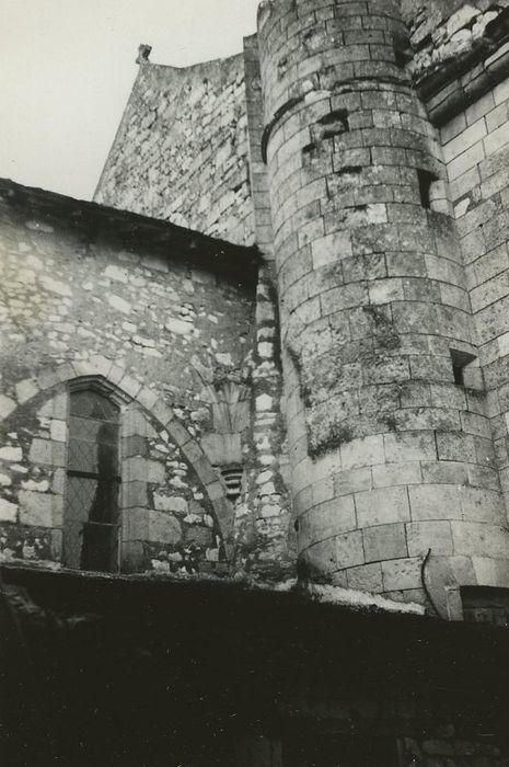 Eglise de Lièze : Tour d’escalier, vue partielle