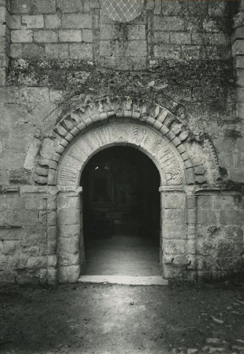 Eglise de Lièze : Portail occidental, vue générale