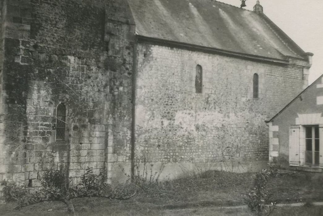 Eglise Saint-Pierre : Façade latérale nord, vue partielle