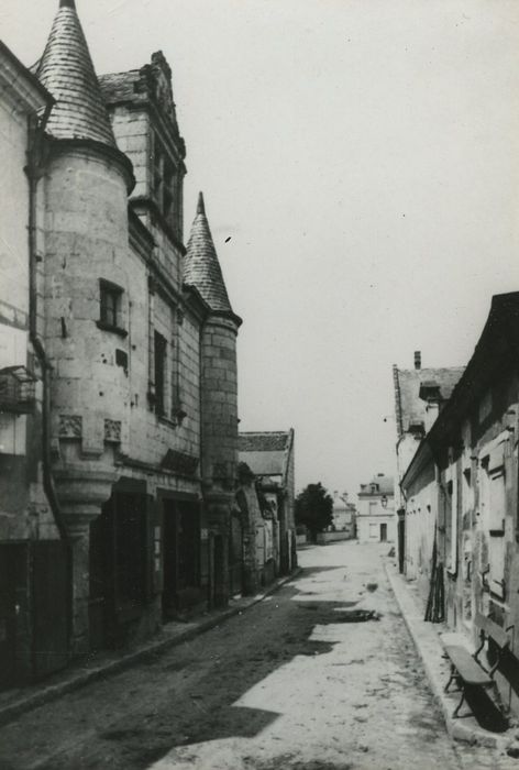 Maison à tourelles : Façade sur rue, vue générale