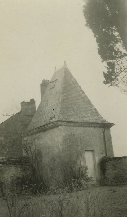 Manoir de la Roche-Musset : Tourelle sud-est, vue générale