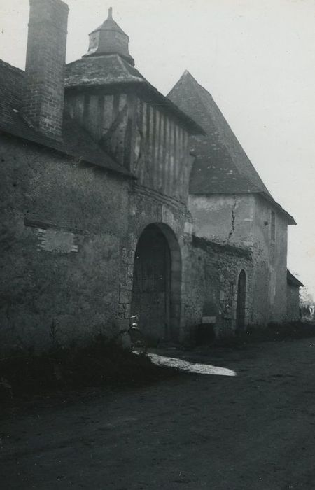 Ancienne hôtellerie Saint-Louis : Porche d’accès à la cour, ensemble nord, vue générale