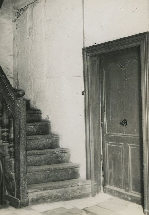 Manoir de La Becthière : Escalier, vue partielle