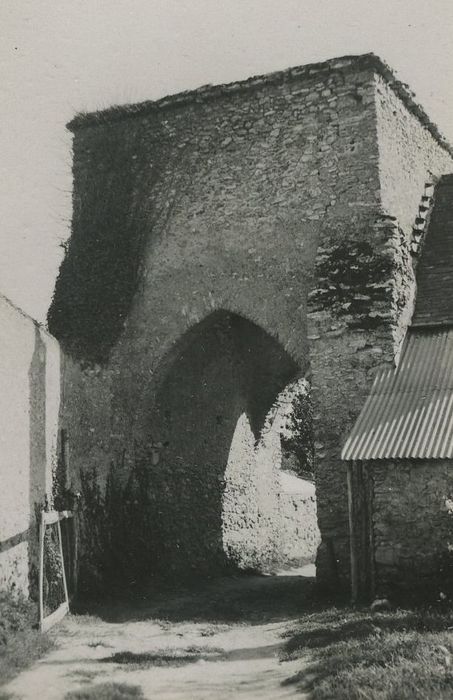 Ancien prieuré Saint-Pierre de Vontes : Porterie, élévation nord, vue générale