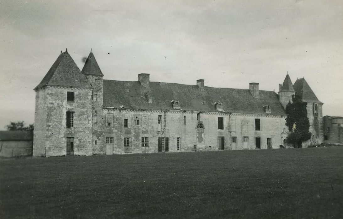 Château de la Grillière : Ensemble ouest, vue générale