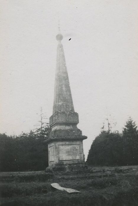 Pyramide de Génillé, vue générale