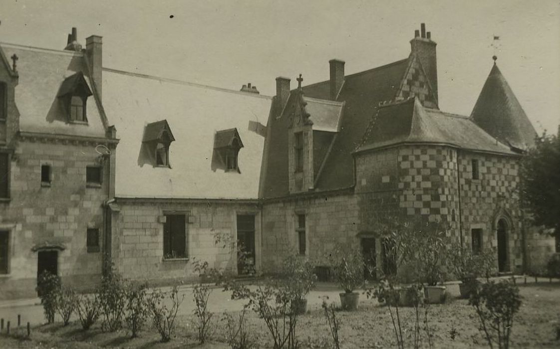 Château de Châtigny : Ensemble ouest, vue partielle