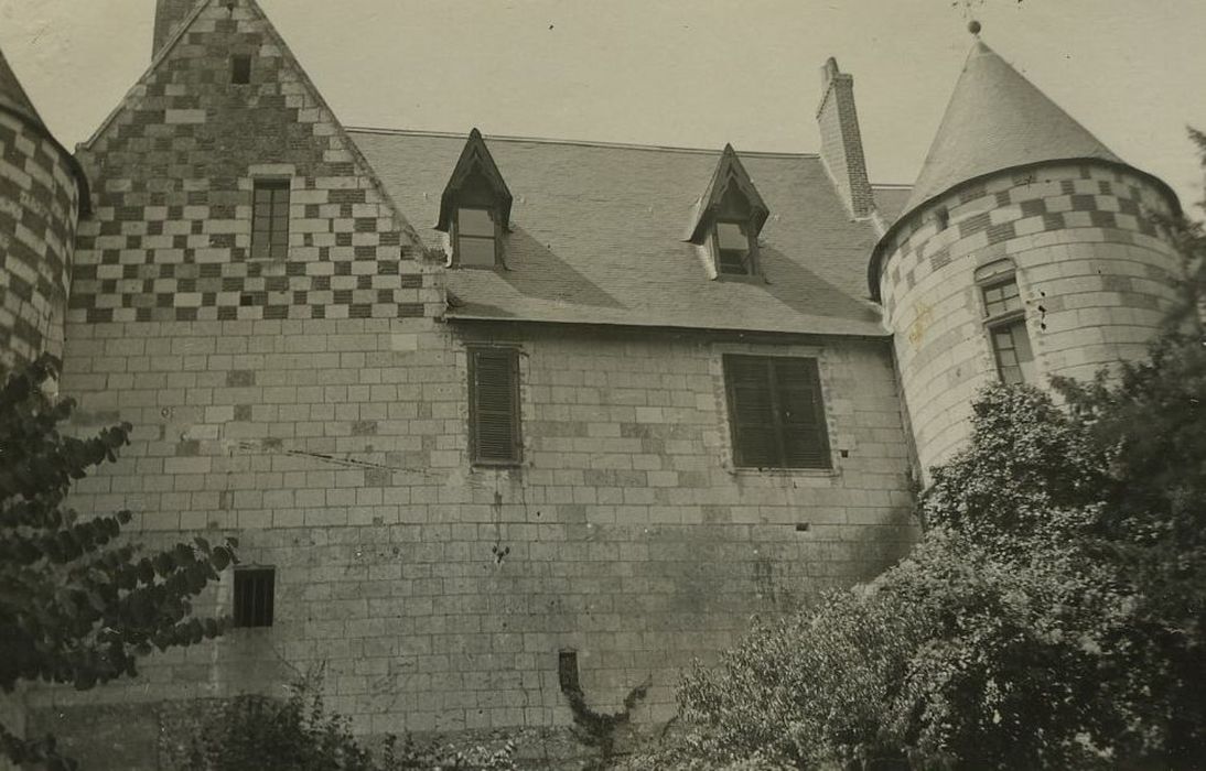 Château de Châtigny : Façade est, vue partielle