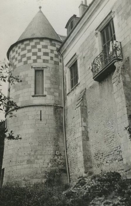 Château de Châtigny : Tour sud-ouest, vue générale