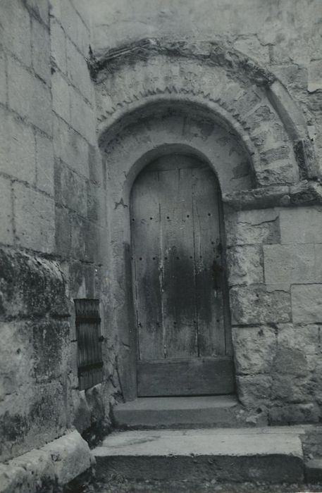 Eglise Saint-Marcellin : Croisillon sud, détail de la porte d’accès