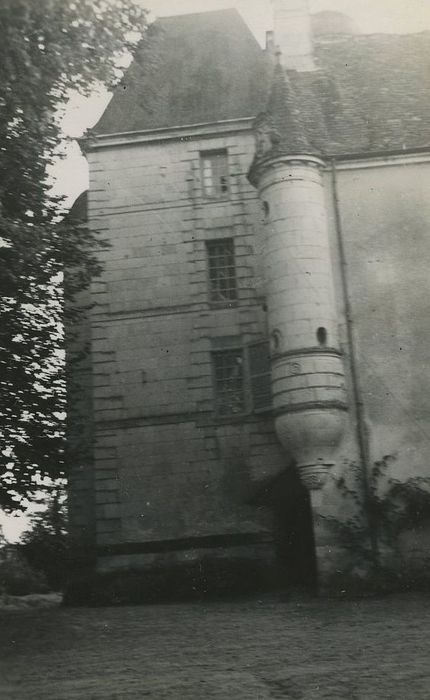 Château de Contebault : Façade est, vue partielle