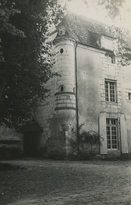 Château de Contebault : Façade nord, vue partielle