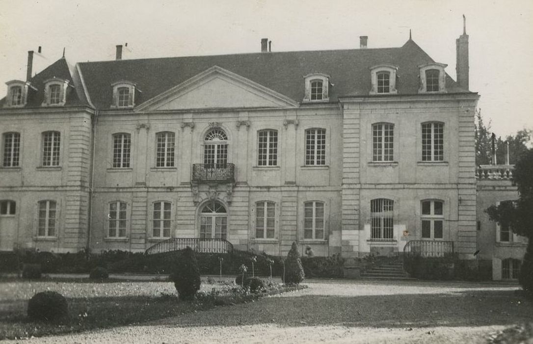 Châteaux d'Uzage et de Bonaventure : Façade nord, vue générale