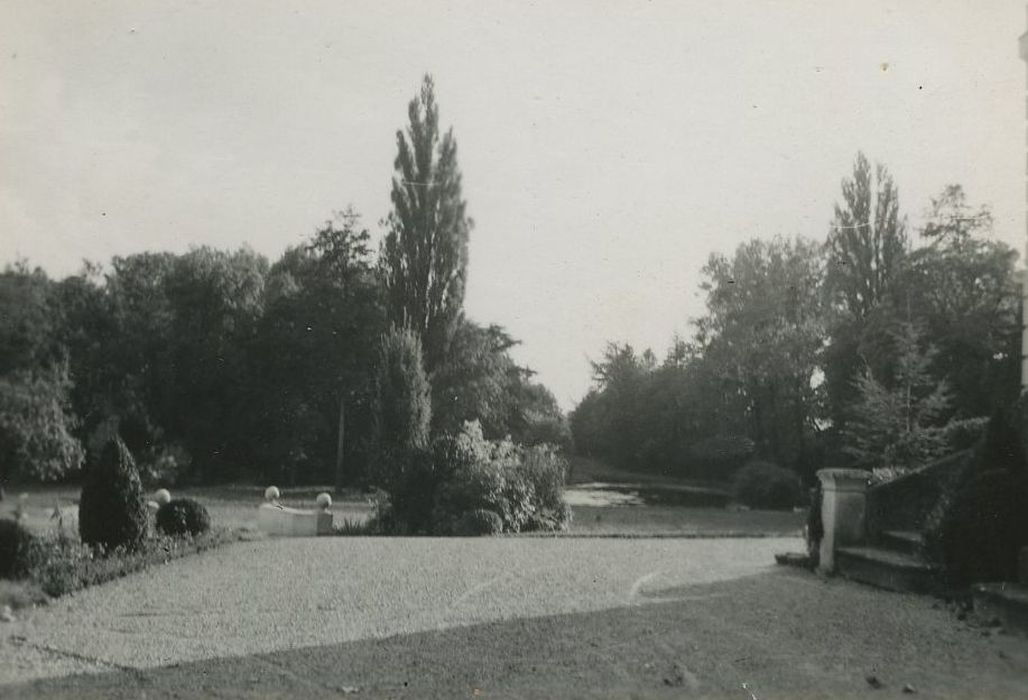 Châteaux d'Uzage et de Bonaventure : Parc, vue générale