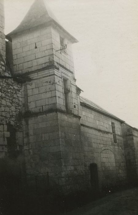 Manoir de La Bruère : Façade sur rue, vue générale