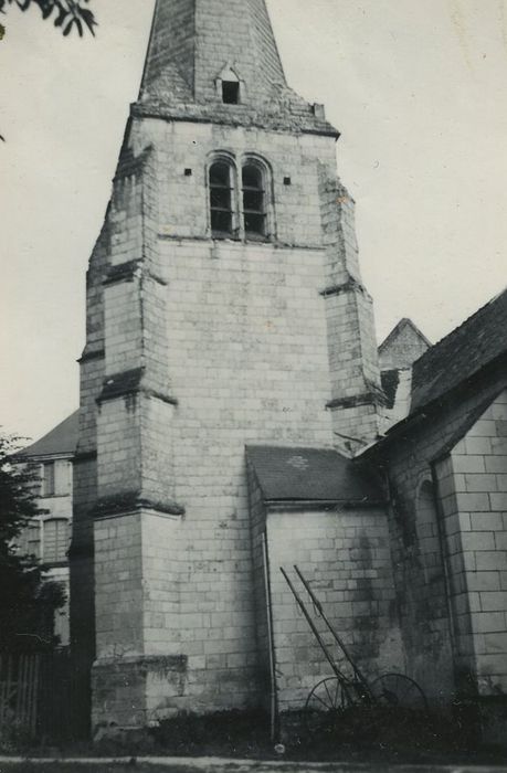 Eglise Saints-Gervais et Protais : Clocher, élévation ouest, vue générale