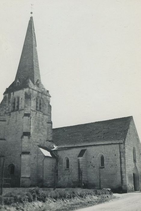 Eglise Saints-Gervais et Protais : Façade latérale nord, vue partielle