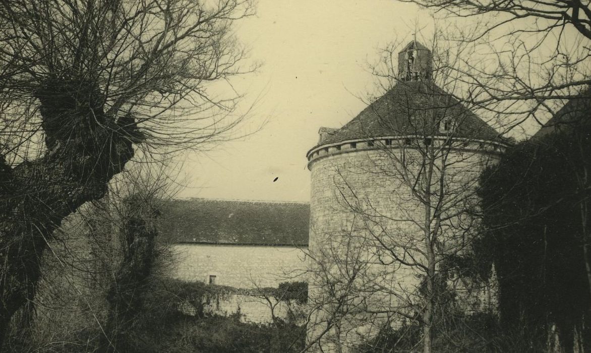 Château du Chillou : Tour nord-ouest, vue générale